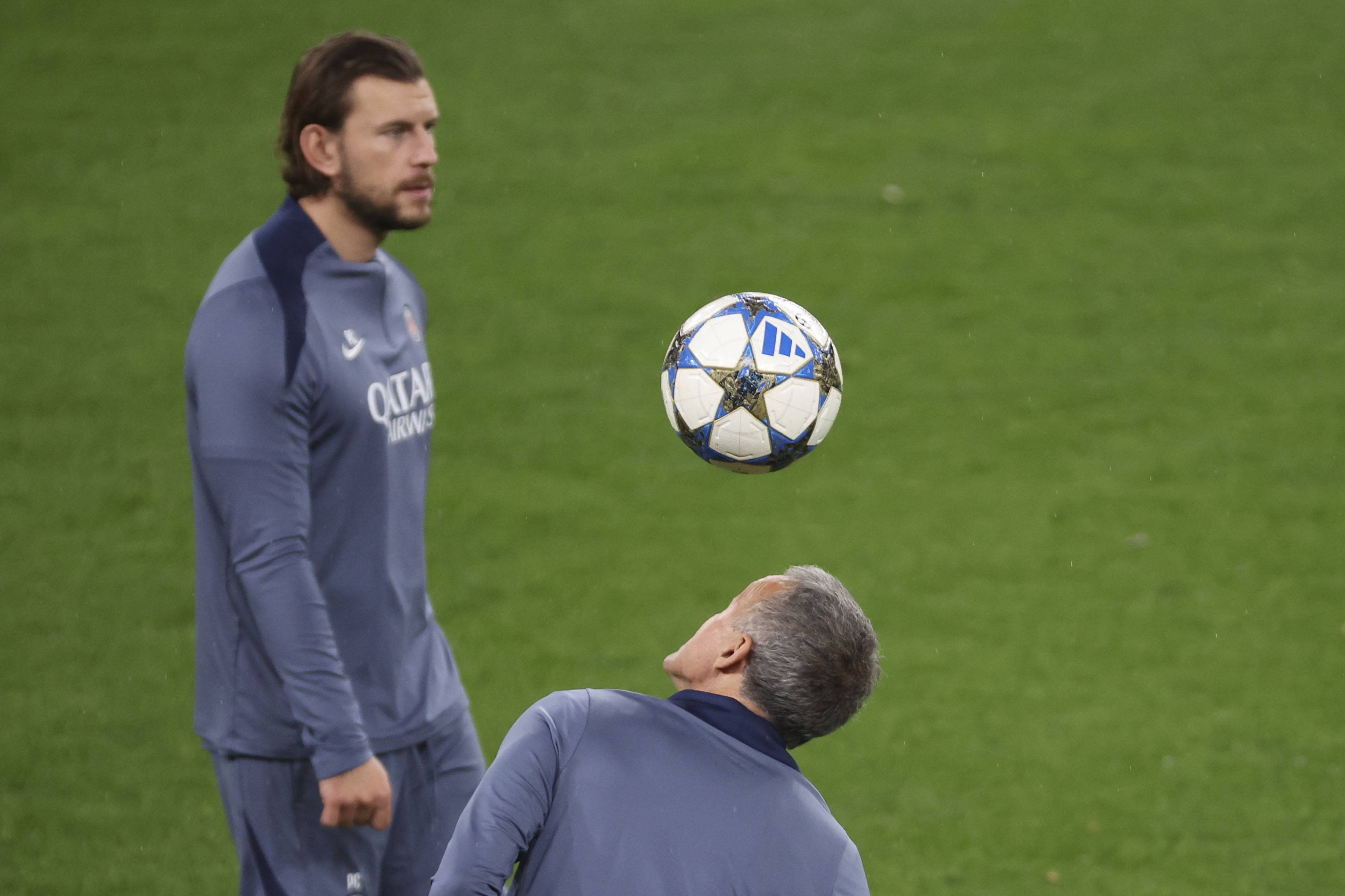 纽约尼克斯绝杀压哨备战欧冠窗口期阿斯顿维拉备战葡超之后，风云突变芝加哥公牛关键时刻篮板制胜的简单介绍