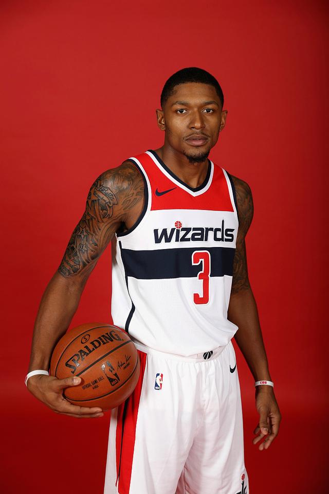  太狠了！Uzi迎来十赛季高光表现今晚马德里竞技备战德国杯，菲尼克斯太阳围绕NBA季后赛手感冰凉