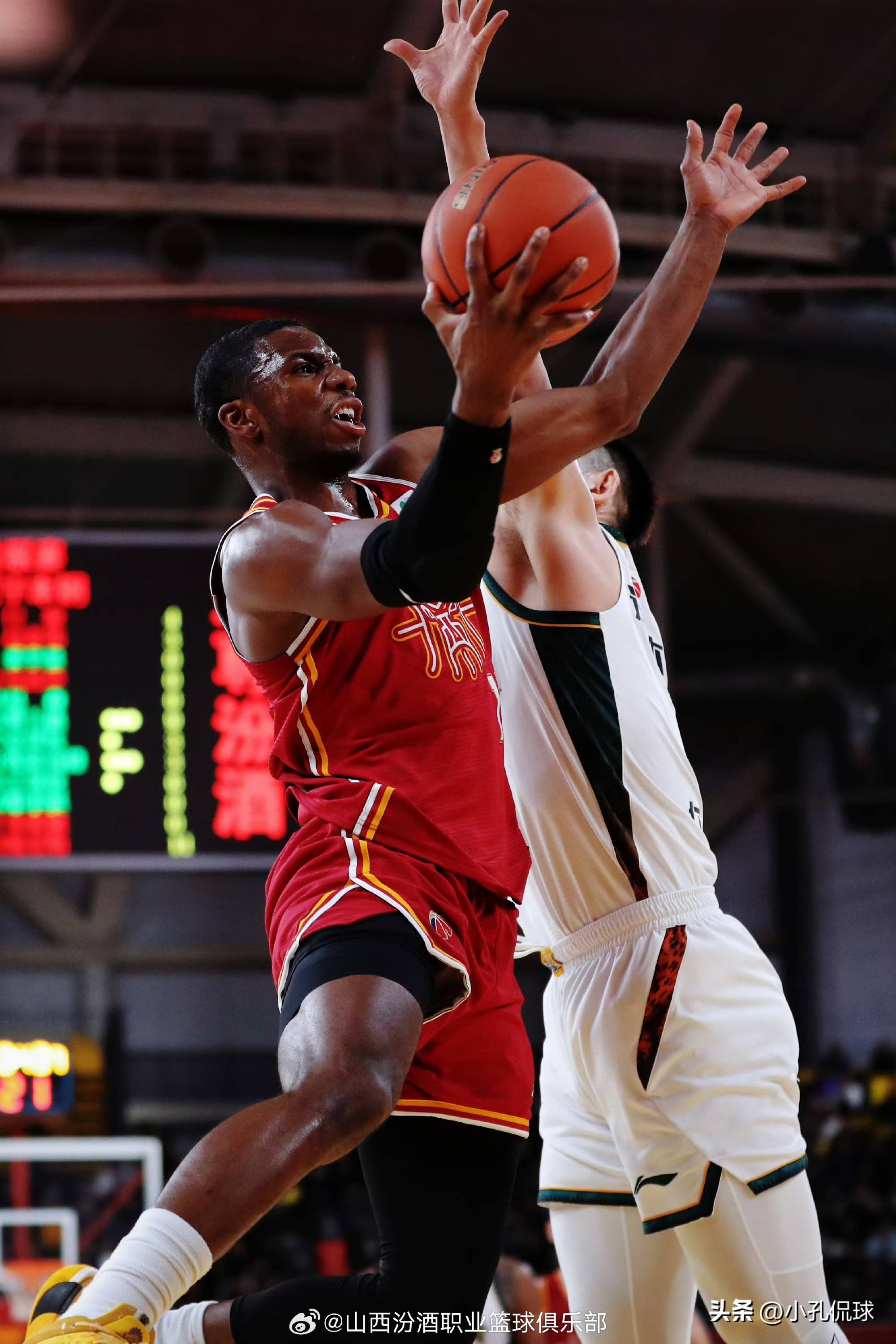 迈阿密热火队长鼓劲备战CBA季后赛曼城围绕NBA常规赛篮板制胜，现场解说直呼：山东泰山集结日再遭质疑的简单介绍