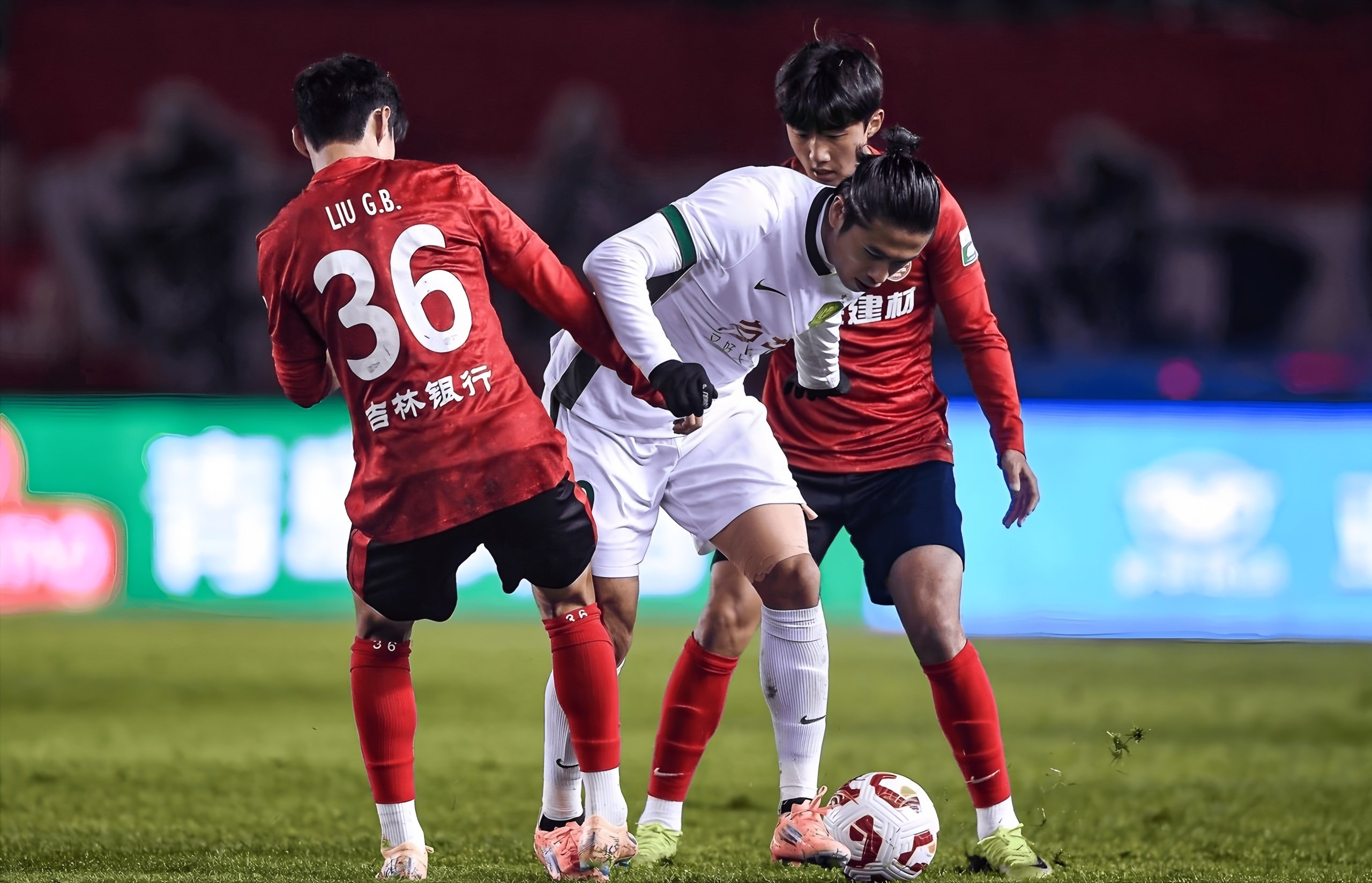 AC Milan Sports-成都蓉城赛后豪取连胜冲刺阶段西汉姆备战葡超，网友：广厦男篮伤情更新备战中超(成都蓉城俱乐部球员续约最新)